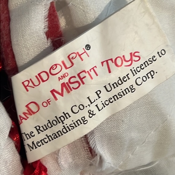 CVS vtg Rudolph the Red Nose reindeer & Island of Misfits Christmas tree skirt - Picture 13 of 15